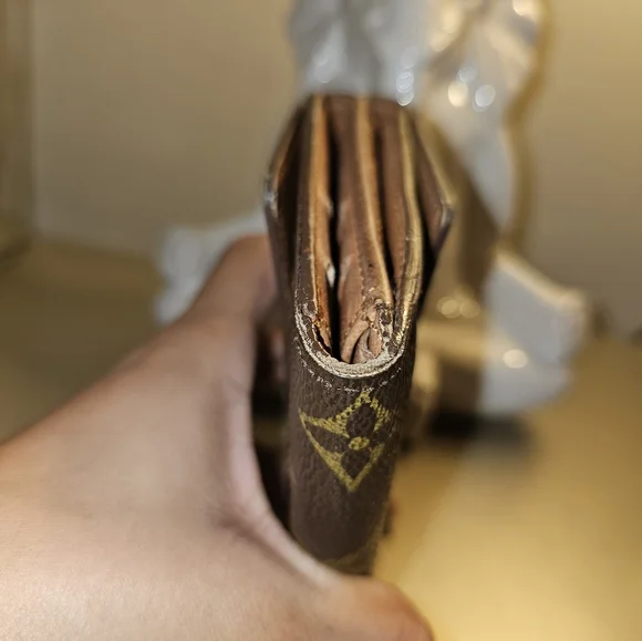 242 Louis Vuitton wallet - Picture 2 of 8
